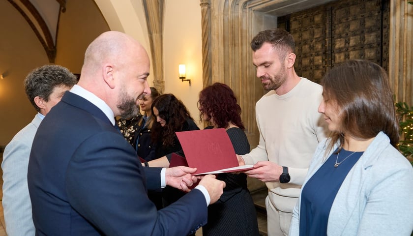 Powiększ obraz: Uroczystość złożenia ślubowania i wręczenia aktów nadania stopnia awansu zawodowego nauczyciela mianowanego - 11.12.2025