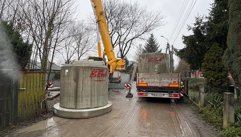 Powiększ obraz: <p>Budowa sieci kanalizacyjnych na osiedlu Kłokoczyce we Wrocławiu</p>