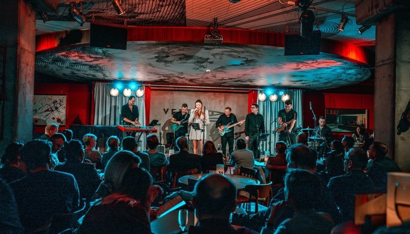 Powiększ obraz: Koncert w Vertigo, zdjęcie ilustracyjne