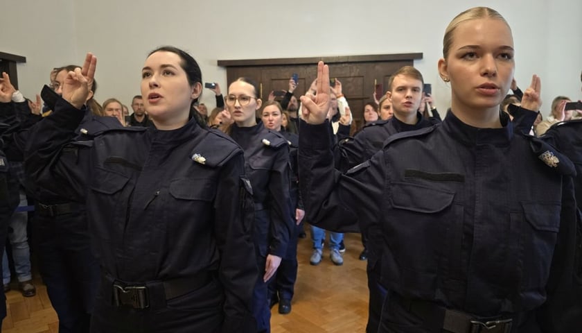 Ślubowanie nowych policjantek i policjantów we Wrocławiu