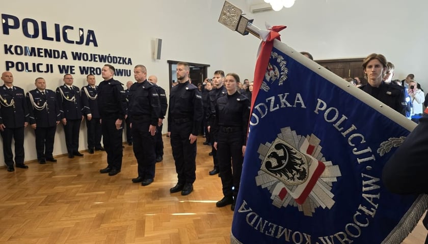 Ślubowanie nowych policjantek i policjantów we Wrocławiu