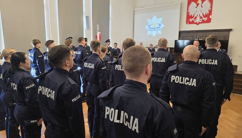 Ślubowanie nowych policjantek i policjantów we Wrocławiu