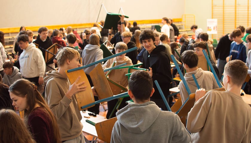 Powiększ obraz: Bezpieczny Wrocław w szkołach - szkolenie w XVI LO przy ul. Reja