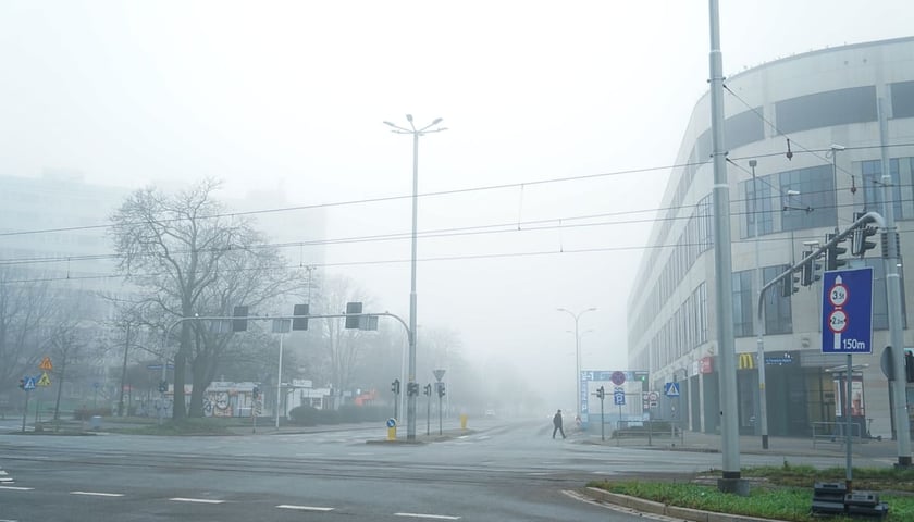 Powiększ obraz: <p>Mgła we Wrocławiu, zdjęcie archiwalne wykonane 13.12.2025</p>