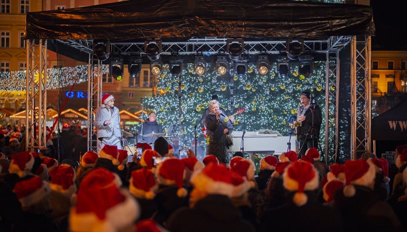 Powiększ obraz: Kolędowanie na wrocławskim Rynku 10 grudnia 2025
