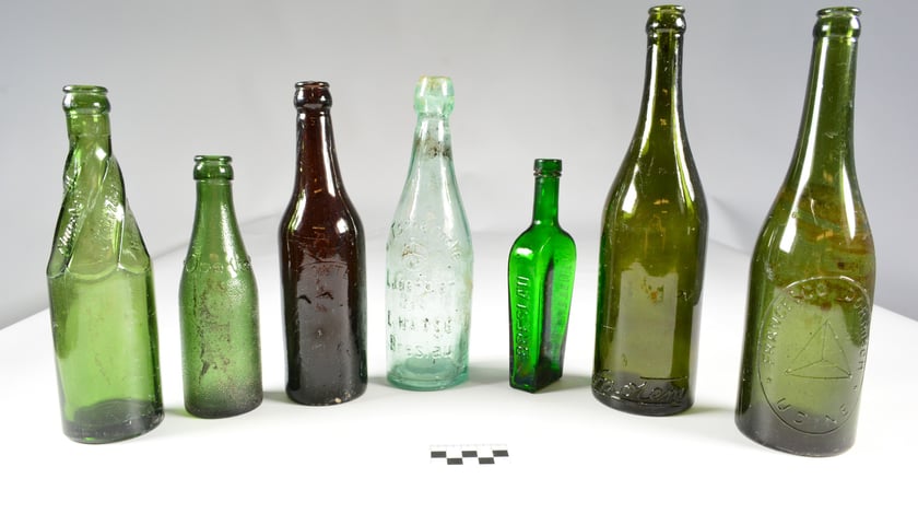 Powiększ obraz: Przedmioty odnalezione podczas prac archeologicznych przy ul. Kuźniczej we Wrocławiu