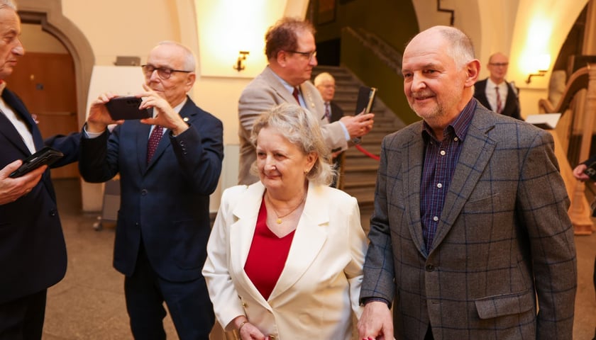 Powiększ obraz: <p>Uroczystość odsłonięcia popiersia prof. Alzheimera w Ratuszu</p>