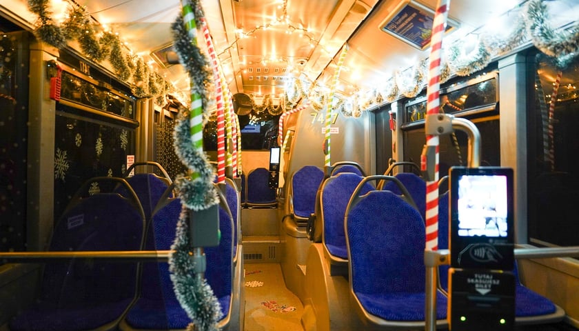 Powiększ obraz: Świąteczny autobus MPK Wrocław