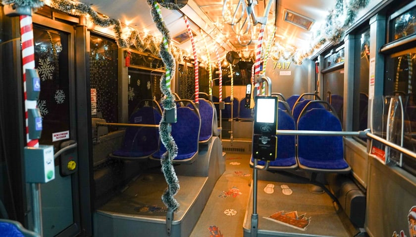 Powiększ obraz: Świąteczny autobus MPK Wrocław