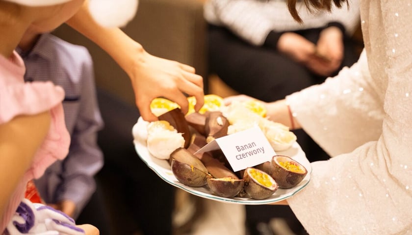 Powiększ obraz: <p>Mikołajki w Domu Samontej Matki przy ul. Reymonta we Wrocławiu. Grudzień 2025</p>