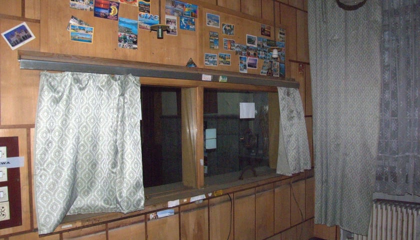 Powiększ obraz: Budynek po kinie Lwów w 2022 roku (zdjęcie dzięki uprzejmości osób prowadzących profil FB Introwertyczny Wrocław i jego dzikie okolice)