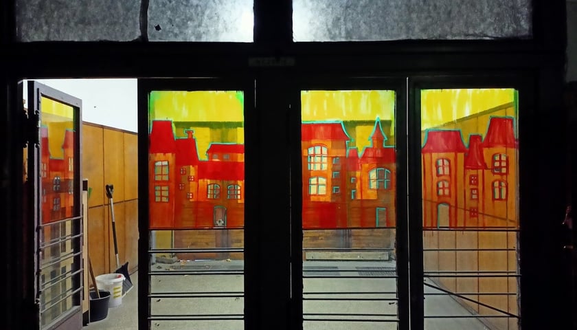 Powiększ obraz: Budynek po kinie Lwów w 2022 roku (zdjęcie dzięki uprzejmości osób prowadzących profil FB Introwertyczny Wrocław i jego dzikie okolice)