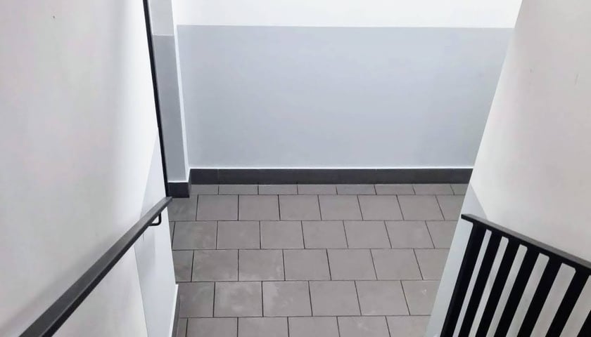 Wnętrze budynku TBS Wrocław przy ul. Brzozy po remoncie