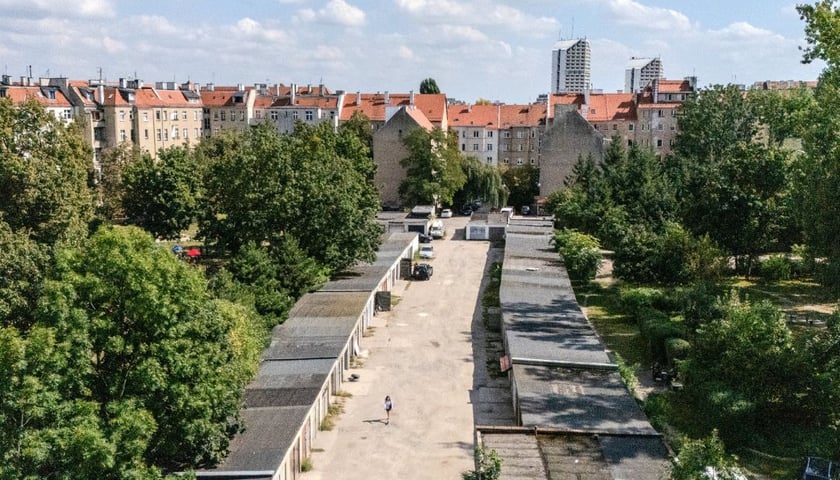 Powiększ obraz: <p>Podw&oacute;rze w obrębie ulic: Nowowiejskiej, Piastowskiej, Sienkiewicza, Reja oraz Krzywej przejdzie remont</p>