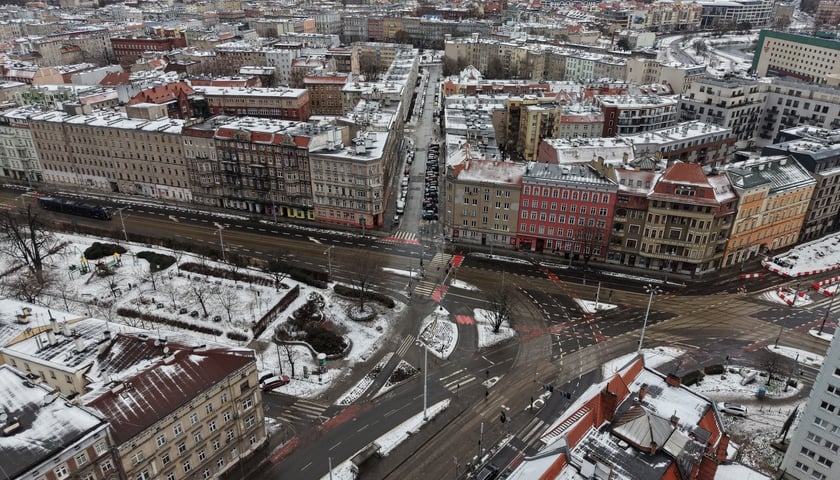 Powiększ obraz: Opustoszały Wrocław w noworoczne przedpołudnie 1 stycznia 2026 roku