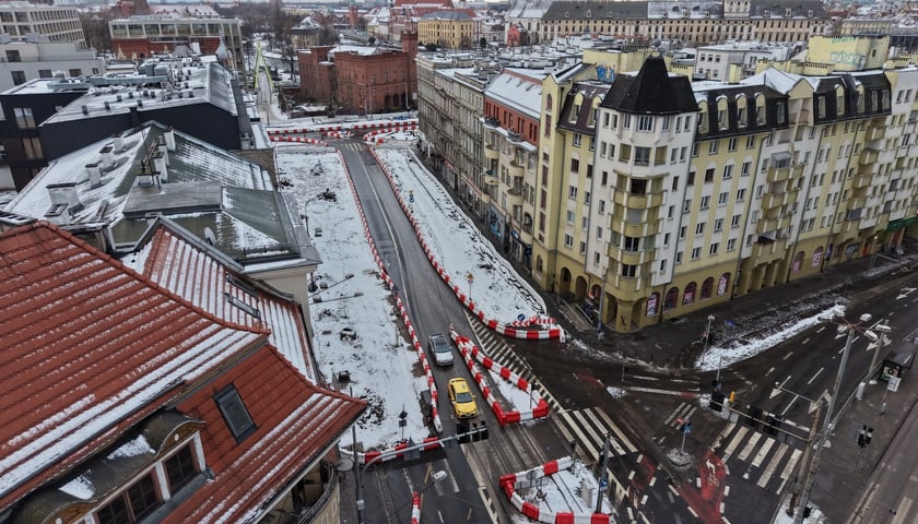 Powiększ obraz: Opustoszały Wrocław w noworoczne przedpołudnie 1 stycznia 2026 roku