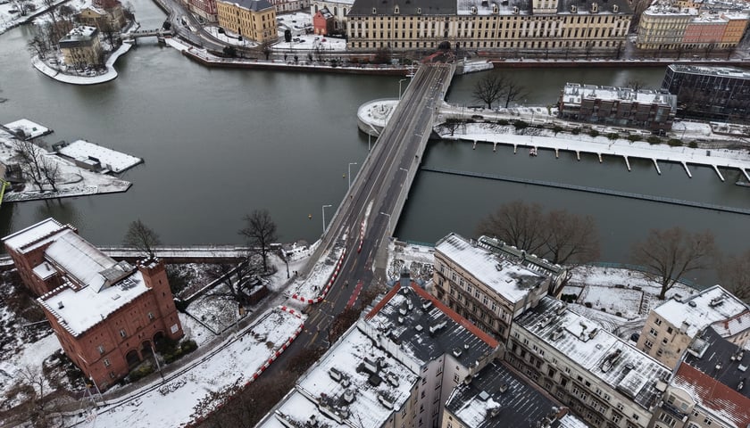 Powiększ obraz: Opustoszały Wrocław w noworoczne przedpołudnie 1 stycznia 2026 roku