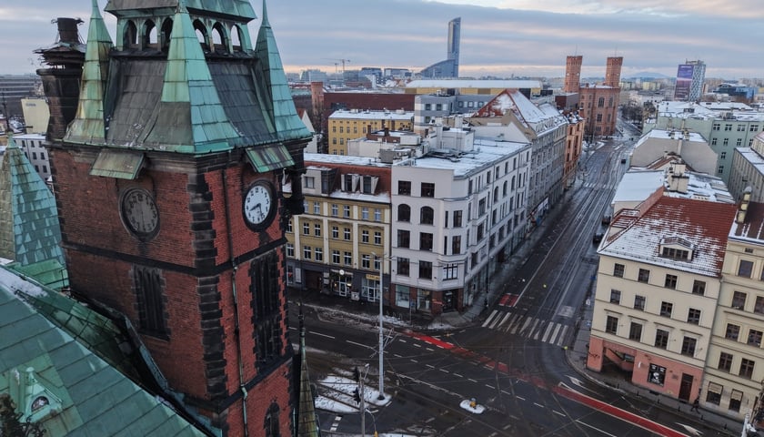 Powiększ obraz: Opustoszały Wrocław w noworoczne przedpołudnie 1 stycznia 2026 roku