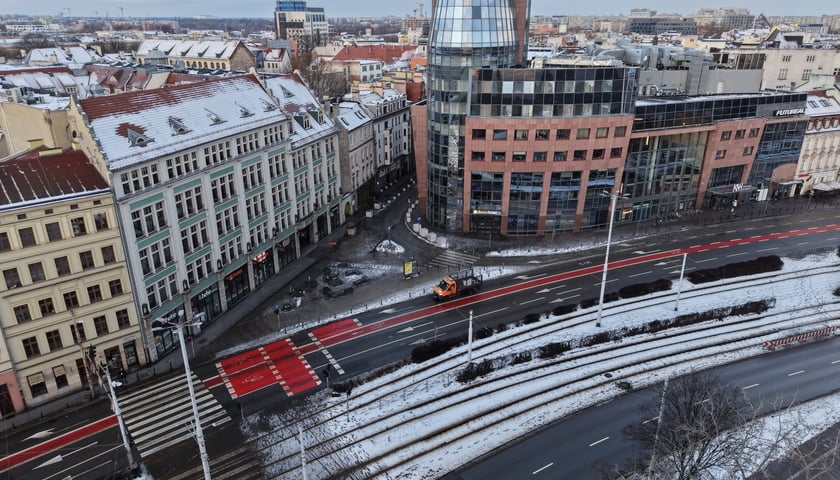 Powiększ obraz: Opustoszały Wrocław w noworoczne przedpołudnie 1 stycznia 2026 roku