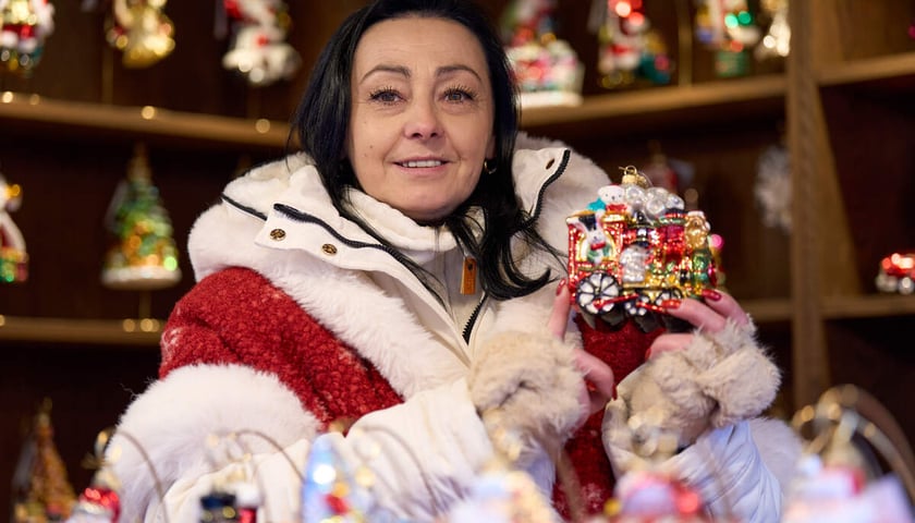 Jarmark Bożonarodzeniowy 2025 we Wrocławiu. Na zdjęciach odwiedzający i sprzedawcy na jarmarku we Wrocławiu