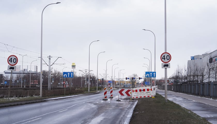 Awaria rury na Żmigrodzkiej