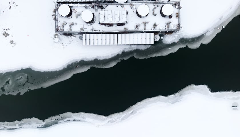 Powiększ obraz: Stacja arktyczna. A może dom na wodzie przy Wybrzeżu Słowackiego