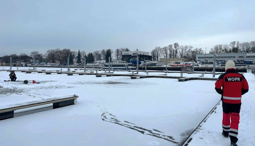 Interwencje WOPR we Wrocławiu na zamarzniętych rzekach