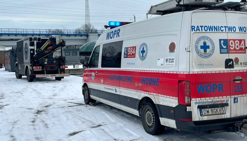 Interwencje WOPR we Wrocławiu na zamarzniętych rzekach