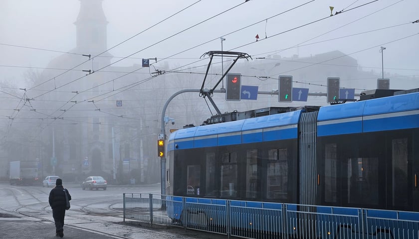 Powiększ obraz: Mgła we Wrocławiu