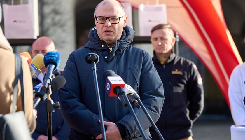 Powiększ obraz: <p>Bartłomiej Bajak, dyrektor Wydziału Bezpieczeństwa i Zarządzania Kryzysowego</p>