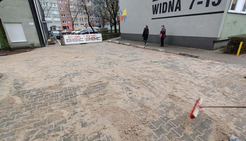 Powiększ obraz: <p>Podw&oacute;rka-remonty</p>