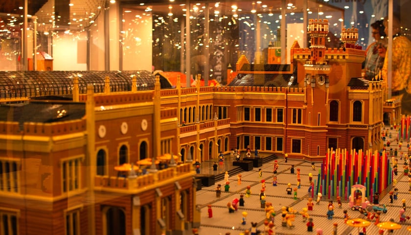 Powiększ obraz: Wystawa Budowli z Klocków Lego w Sky Tower