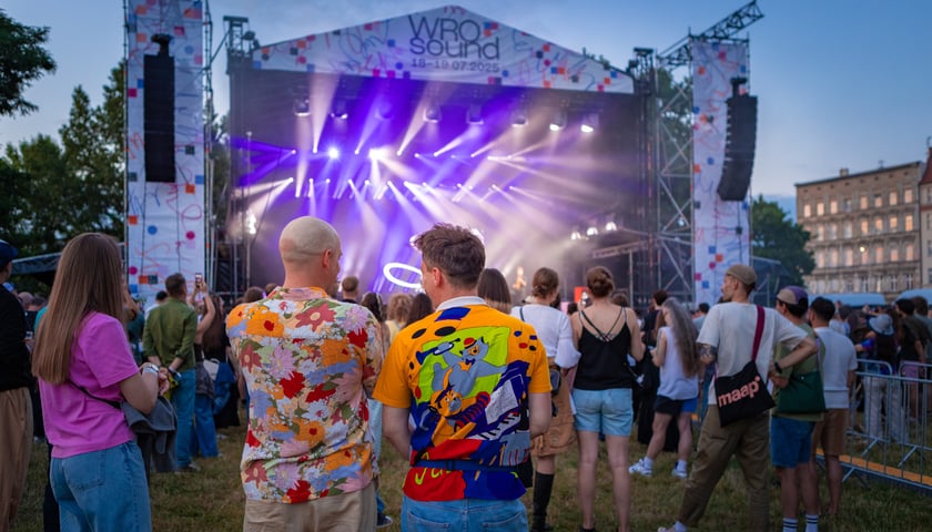 Powiększ obraz: Scena koncertowa - festiwal WroSound 2025