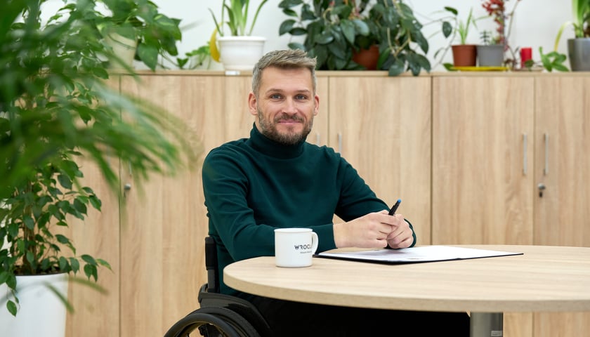 Powiększ obraz: Rafał Mikołajczyk, pełnomocnik prezydenta ds. osób z niepełnosprawnościami