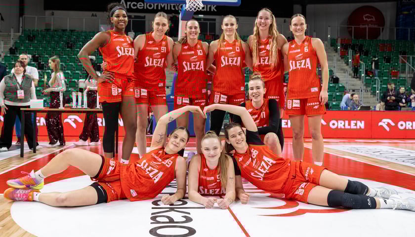 Powiększ obraz: Koszykarki Ślęzy po zdobyciu Pucharu Polski