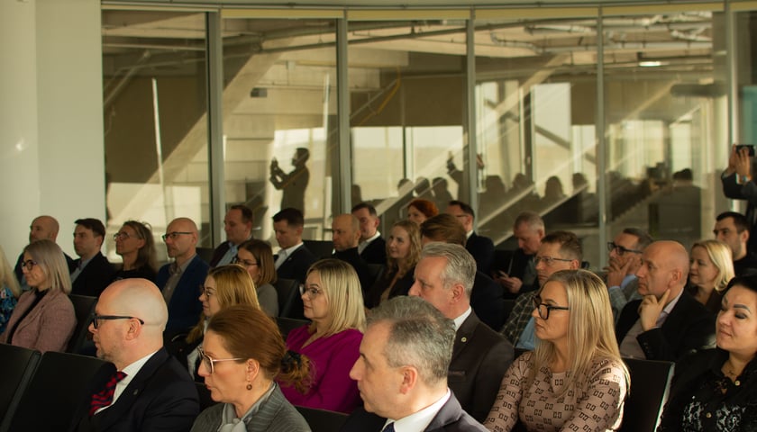Spotkanie wiceministra cyfryzacji Dariusza Standerskiego z samorządowcami Aglomeracji Wrocławskiej