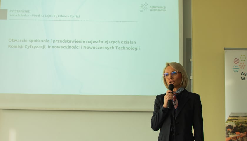 Spotkanie wiceministra cyfryzacji Dariusza Standerskiego z samorządowcami Aglomeracji Wrocławskiej. Posłanka Anna Sobolak