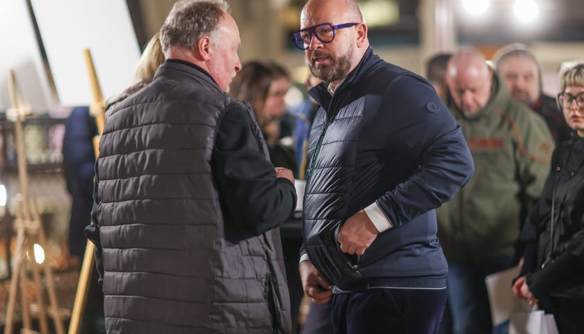 Powiększ obraz: <p>Jacek Sutryk, prezydent Wrocławia. Spotaknie władz i przedstawicieli miasta z kupcami Hali Targowej - 20 stycznia 2026</p>