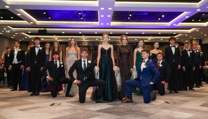 Powiększ obraz: Fotorelacja ze studniówki X LO, 23 stycznia 2026 r.