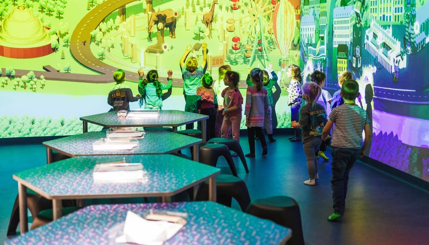 Powiększ obraz: <p>Smart Kids Planet - sale zabaw dla dzieci w r&oacute;żnym wieku, do około 10 lat.</p>