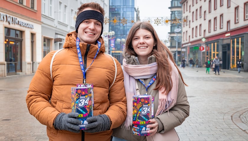 Powiększ obraz: <p>Wojtek i Paulina, 34. Finał WOŚP na wrocławskim Rynku</p>