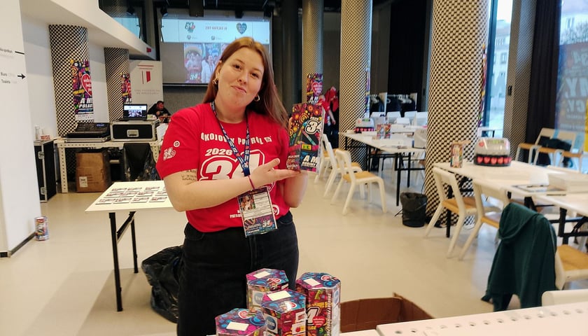 Powiększ obraz: Wolontariuszka Małgorzata w sztabie w Barbarze