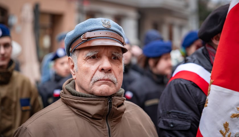 Powiększ obraz: 163. rocznica wybuchu powstania styczniowego, obchody pod gmachem UWr