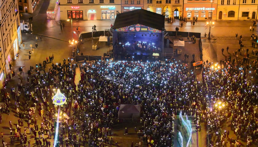 Powiększ obraz: Światełko do Nieba w Rynku 25.01. podczas Finału WOŚP 2026