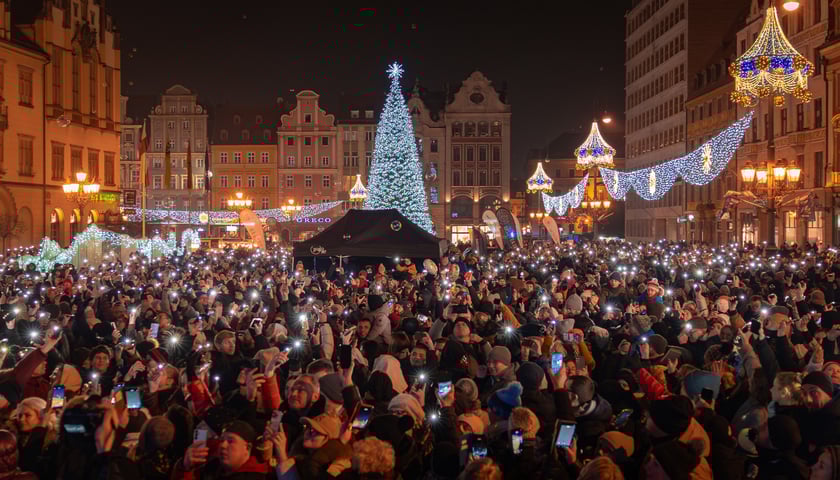 Powiększ obraz: Światełko do Nieba w Rynku 25.01. podczas Finału WOŚP 2026