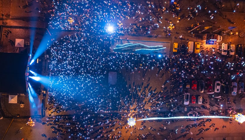 Powiększ obraz: Wrocławski Rynek podczas Światełka do Nieba