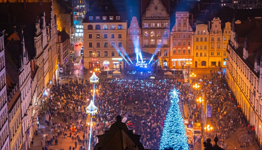 Powiększ obraz: Wrocławski Rynek podczas Światełka do Nieba