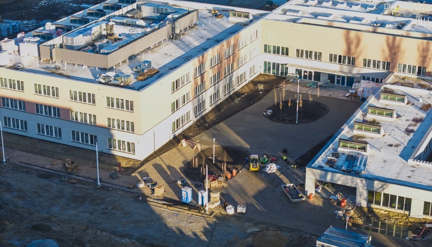Powiększ obraz: ZSP na Zwycięskiej w trakcie budowy, grudzień 2025 (widok z góry)