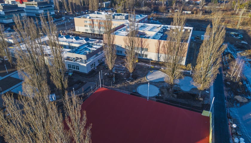 Powiększ obraz: ZSP na Zwycięskiej w trakcie budowy, grudzień 2025 (widok z góry)