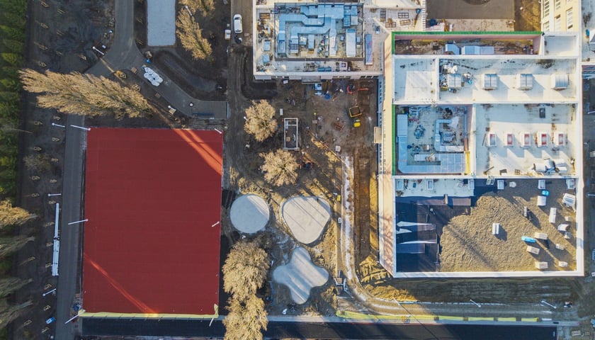 Powiększ obraz: ZSP na ul. Zwycięskiej w trakcie budowy, grudzień 2025 (widok z góry)